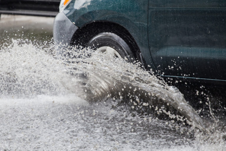Cách lái xe qua đường ngập nước,Phải làm gì nếu ô tô của bạn bị ngập trong nước lũ