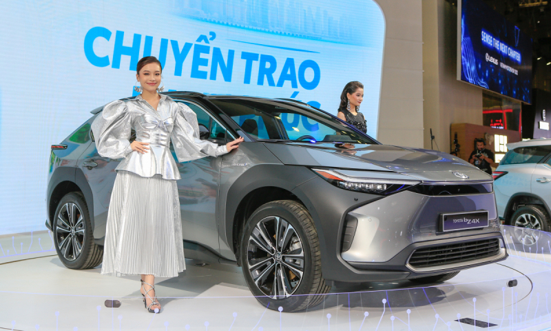 Xe điện Toyota bZ4X tại Triển lãm ô tô Việt Nam 2022